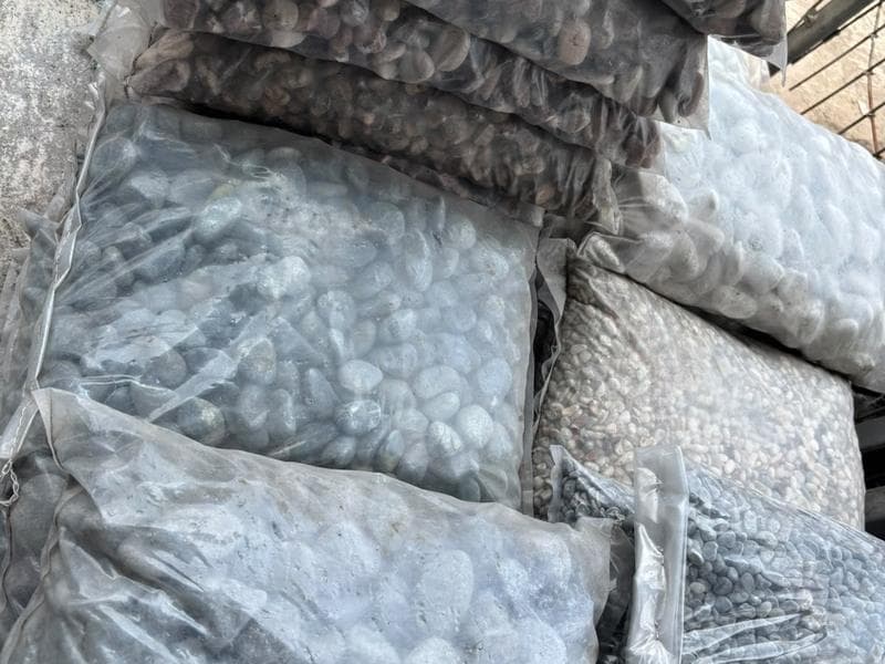 Batu koral dan batu sikat